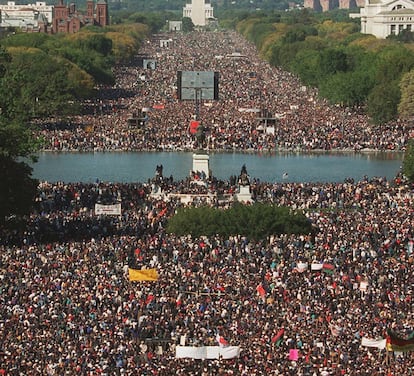 Cientos de miles de personas exigen dignidad en la mayor manifestación negra de la historia en la ciudad de Washington.