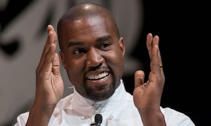 Kanye West explicando, en Cannes (en 2014), que se sienta a la derecha de Dios.