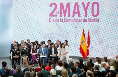 Los premiados, durante la entrega de Grandes Cruces de la Orden del Dos de Mayo, en la Real Casa de Correos.