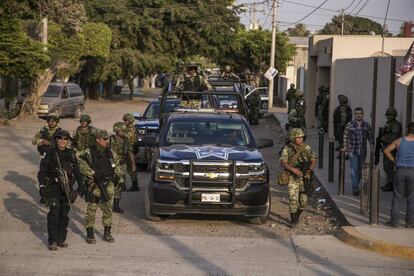 Un operativo realizado por militares en un poblado cerca de Culiac&aacute;n.