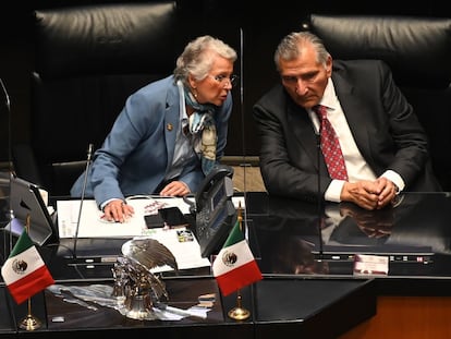 Olga Sánchez Cordero, presidenta del Senado de México, y Adán Augusto López Hernández, secretario de Gobernación, en septiembre de 2021.