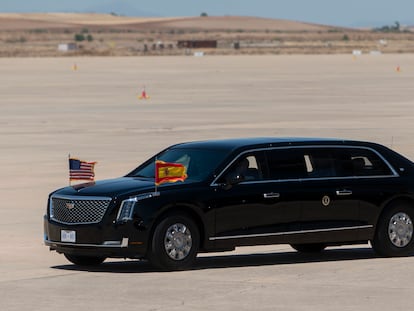 El coche oficial del presidente de Estados Unidos, conocido como 'La Bestia', en Madrid.