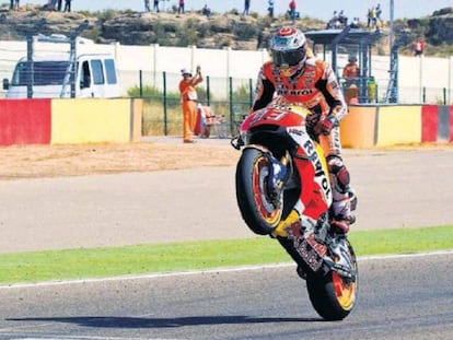 El piloto español de MotoGP Marc Márquez (Repsol Honda RC 213 V) se impone vencedor en el Gran Premio de Motorland Aragón, disputado en el circuito de Alcañiz (Teruel).