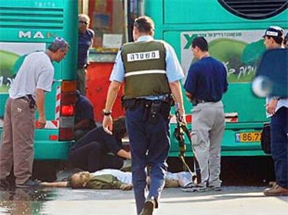 En la imagen, el terrorista palestino, que ha sido abatido por la policía israelí en el mercado de Afula.