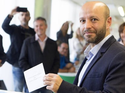 Luís Villares, en un colegio electoral de Lugo en 2016.