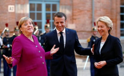 Angela Merkel y Emmanuel Macron, con la presidenta electa de la Comisión Europea, Ursula von der Leyen, en octubre en Toulouse (Francia).