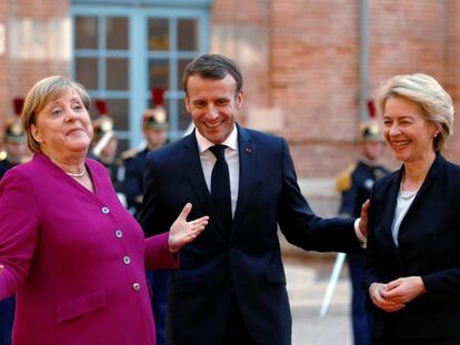Angela Merkel y Emmanuel Macron, con la presidenta electa de la Comisión Europea, Ursula von der Leyen, en octubre en Toulouse (Francia). 