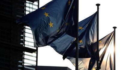 Banderas de la UE ante la sede de la Comisión Europea.  