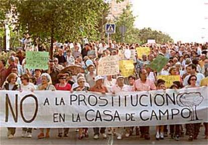 Cabecera de la manifestacin que ayer atraves la Casa de Campo en protesta por la prostitucin que se ejerce en el parque.