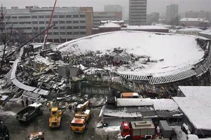 Vista del mercado de Bauman, en Moscú, tras el derrumbe del techo.