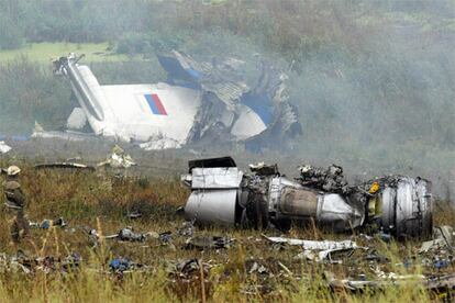 Tres horas después del accidente, los ministerios de Situaciones de Emergencia ruso y ucraniano han confirmado la muerte de todos los ocupantes del aparato, que pertenecía a la compañía aérea Púlkovo, de San Petersburgo. Púlkovo había informado de que en el avión había once tripulantes y 160 pasajeros, incluidos 45 niños que regresaban de sus vacaciones en el balneario ruso de Anapa, en el mar Negro, a San Petersburgo para comenzar el año escolar.