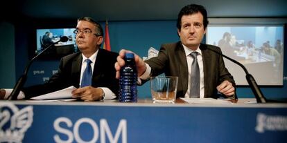El consejero José Manuel Vela y el vicepresidente José Ciscar, en la rueda de prensa sobre el pleno del Consell.