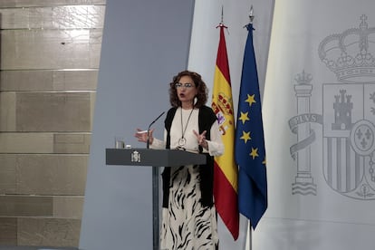 La ministra Portavoz, María Jesús Montero, durante la rueda de prensa ofrecida este jueves.