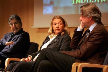 Sonny Metha, Beatriz de Moura y Jürgen Boss (de izquierda a derecha), ayer en el simposio.