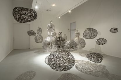 'Talking Continents', de Jaume Plensa; 19 elementos creados en acero inoxidable de formas variables que se puede ver en Céret.