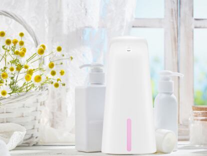 Este dispensador de jabón automático es portátil y puede colocarse en la cocina, el baño o en la oficina
