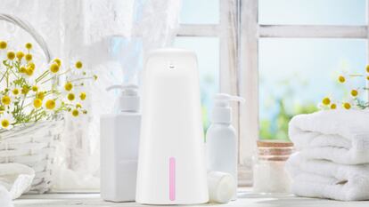 Este dispensador de jabón automático es portátil y puede colocarse en la cocina, el baño o en la oficina