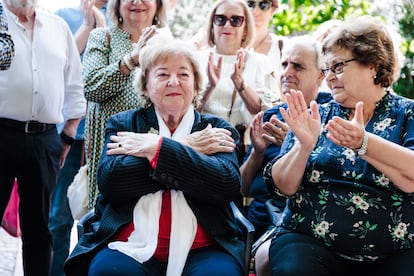 La dueña del Museo de Guerra y Posguerra, Pilar Atence, durante el acto de reapertura del centro, en Morata de Tajuna, este domingo. 