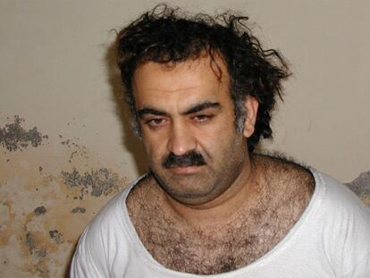 Jalid Cheij Mohammad, 'número tres' de Al Qaeda, tras su detención.