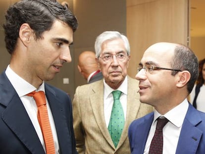 Jon Fernandez Barrena, consejero delegado de Altadis, y Felipe Martínez Rico, subsecretario de Hacienda y Función Pública.