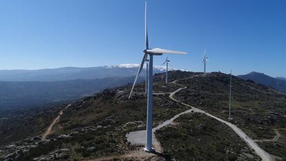 Aerogeneradores en un parque de Feníe Energía en Salamanca.