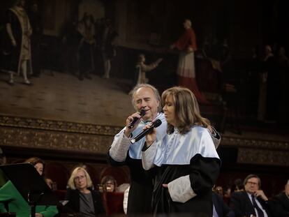 Maria del Mar Bonet y Joan Manuel Serrat doctores Honoris Causa Universidad de Barcelona.