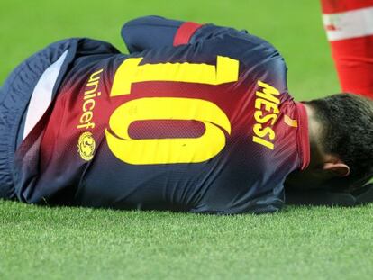 Leo Messi lies prostrate after injuring his knee on Wednesday night. 