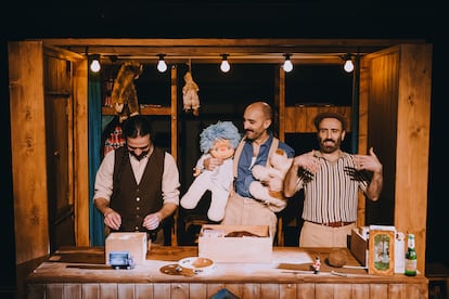 Una escena de la obra 'Feriantes', de El Patio Teatro, en el CDN.