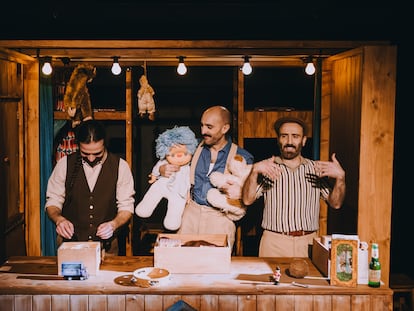 Una escena de la obra 'Feriantes', de El Patio Teatro, en el CDN.