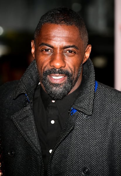 Idris Elba confesó a la revista 'Loaded' que para él es difícil confiar en las intenciones de las personas: “A veces no estás seguro de qué es real y qué no, especialmente cuando se trata de relaciones sentimentales. Si te adoran millones de personas, a veces te vuelves paranoico: ‘¿Quién es él? ¿Quién es ella?’ Sé que lo he padecido en el pasado”, se lamentó el intérprete al que han relacionado en las últimas semanas con Madonna.