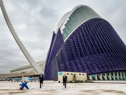 Visita de obras del nuevo CaixaForum Valencia que realizaran el presidente de la Generalitat Valenciana, Ximo Puig, y el presidente de la Fundación Bancaria ”la Caixa”, Isidro Fainé.