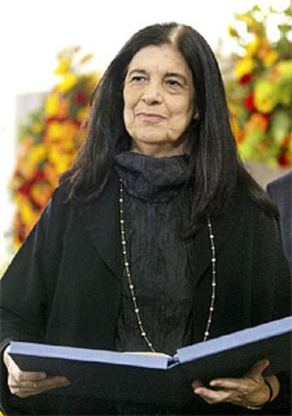 Susan Sontag, al recibir el Premio de la Paz ayer en Francfort.