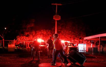 Militares brasileiros patrulham fronteira do Brasil com a Venezuela, na cidade de Pacaraima em Roraima. 