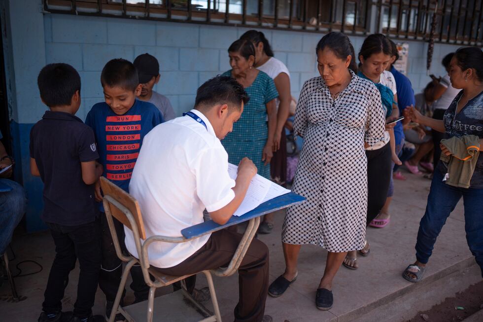 Cientos De Familias Mexicanas Huyen A Guatemala Por La Violencia En Imágenes Fotos El PaÍs 0514