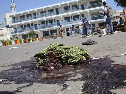 Manchas de sangre en la escuela de Beit Han&uacute;n (Gaza), en julio. 
