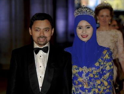 Llegada de los príncipes herederos de Brunei, Haji Al-Muhtadee Billah y su mujer Sarah.
