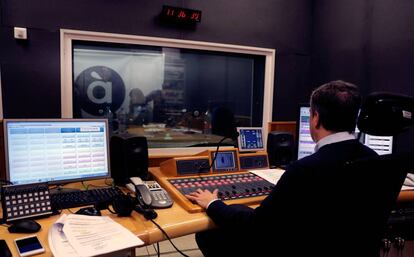 Control de la emisora de radio valenciana À Punt.