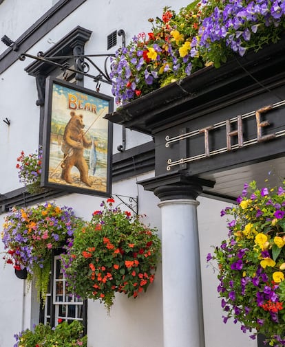 Detalle en la entrada de The Bear Inn, en Crickhowell.