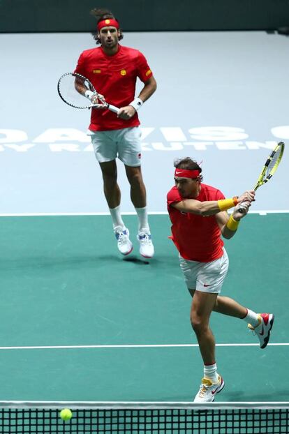 Rafael Nadal y Feliciano López, en un momento del partido de semifinales de la Copa Davis.