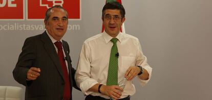 El secretario general del PSE de Gipuzkoa, Iñaki Arriola, con Patxi López.