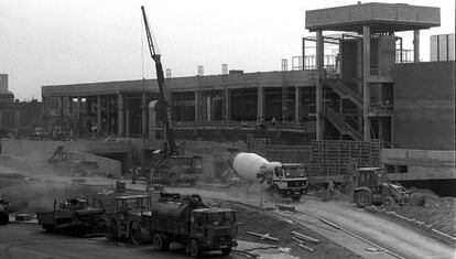 Obras de construcción del Parc Central en 1997.
