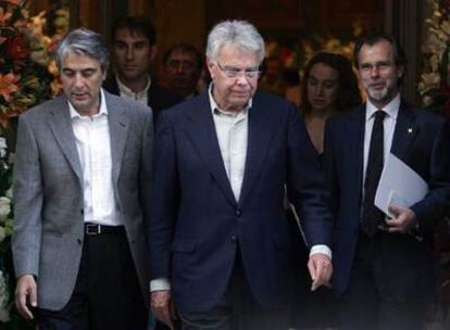El ex presidente del Gobierno español Felipe González, a su llegada a la capilla ardiente del presidente del Grupo PRISA.