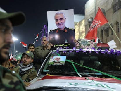 Procesión fúnebre por Qasem Soleimani y Abu Mahdi al Mohandes, este sábado en la ciudad iraquí de Kerbala.