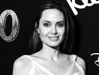 La actriz Angelina Jolie habló públicamente en 2015 sobre su menopausia precoz tras someterse a una extirpación de ovarios y trompas de falopio.