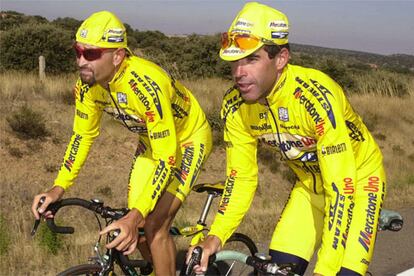 Pantani y Clavero, durante un entrenamiento en septiembre de 2001.