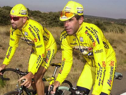 Pantani y Clavero, durante un entrenamiento en septiembre de 2001.