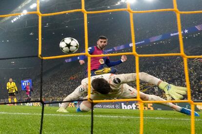 Ferran Torres marca su segundo gol ante el Borussia Dortmund, este miércoles.