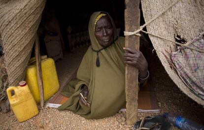 Una anciana en un campo de desplazados por la sequía en Uusgure (Somalia).