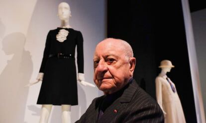 Pierre Berge en la exposición de Yves Saint Laurent Style.