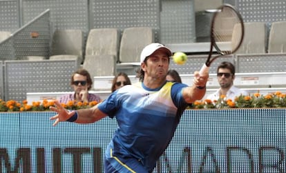 Fernando Verdasco devuelve la bola a David Goffin.